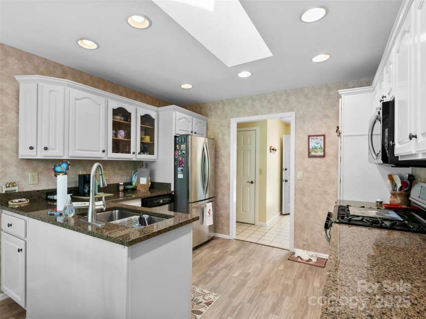 1820 Riverview Court, Hendersonville, NC 28739.  MLS# CAR4283743, YatesRealty ID 27222. 