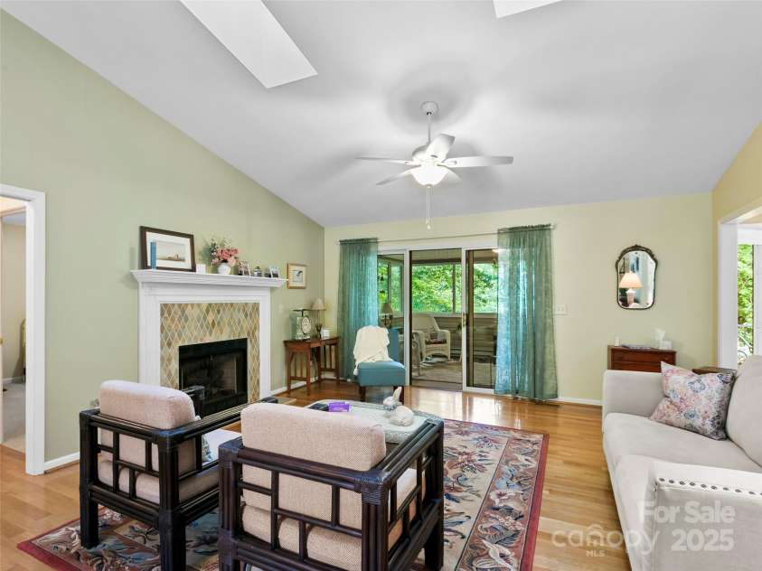 1820 Riverview Court, Hendersonville, NC 28739.  MLS# CAR4283743, YatesRealty ID 27222. 