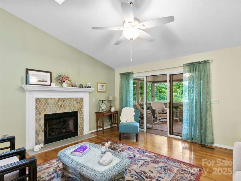 1820 Riverview Court, Hendersonville, NC 28739.  MLS# CAR4283743, YatesRealty ID 27222. 