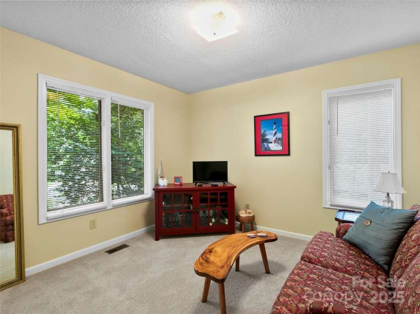 1820 Riverview Court, Hendersonville, NC 28739.  MLS# CAR4283743, YatesRealty ID 27222. 