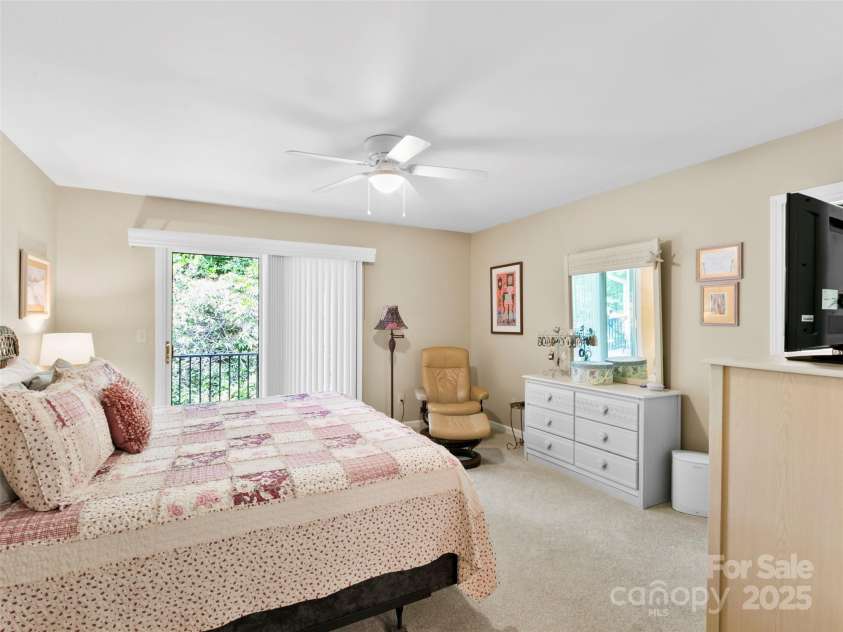 1820 Riverview Court, Hendersonville, NC 28739.  MLS# CAR4283743, YatesRealty ID 27222. 