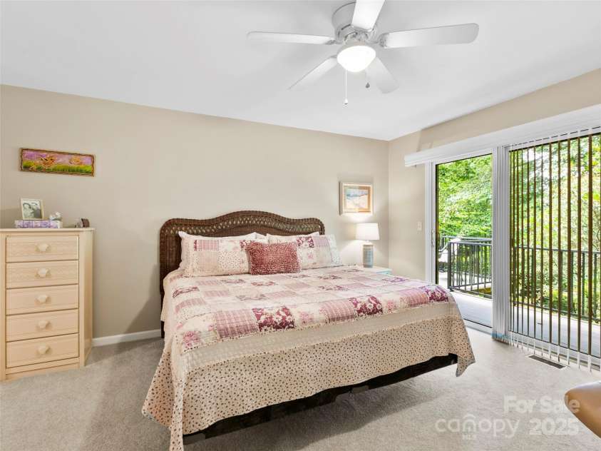 1820 Riverview Court, Hendersonville, NC 28739.  MLS# CAR4283743, YatesRealty ID 27222. 