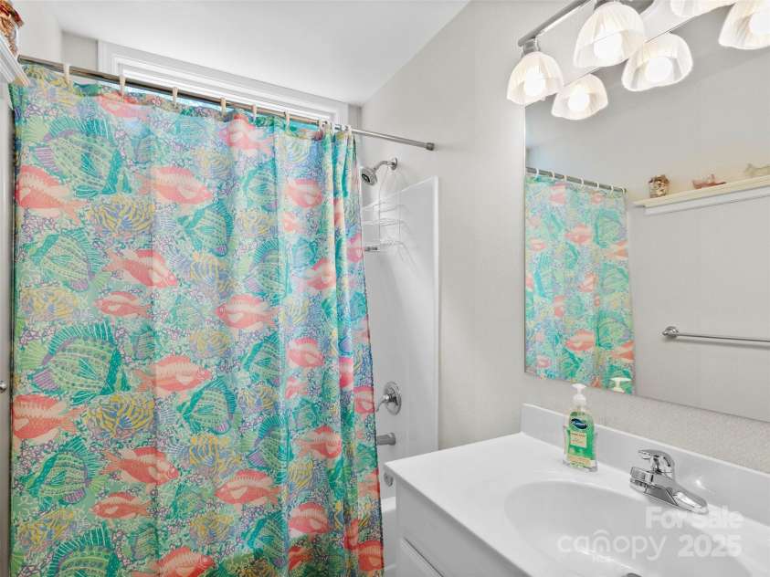 1820 Riverview Court, Hendersonville, NC 28739.  MLS# CAR4283743, YatesRealty ID 27222. 