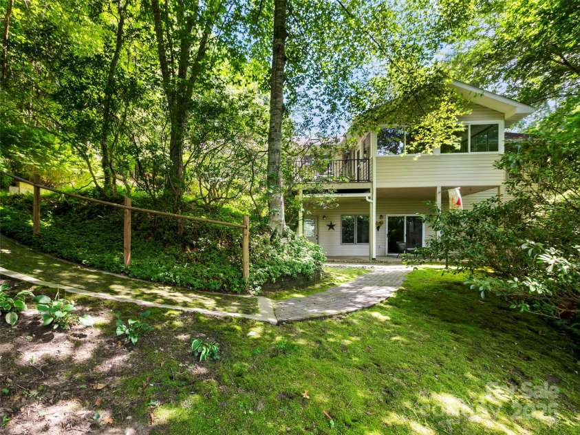 1820 Riverview Court, Hendersonville, NC 28739.  MLS# CAR4283743, YatesRealty ID 27222. 