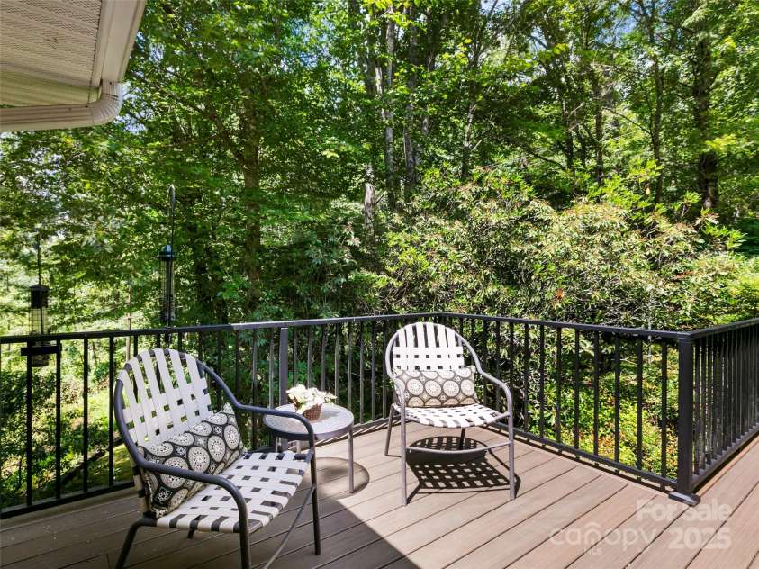 1820 Riverview Court, Hendersonville, NC 28739.  MLS# CAR4283743, YatesRealty ID 27222. 