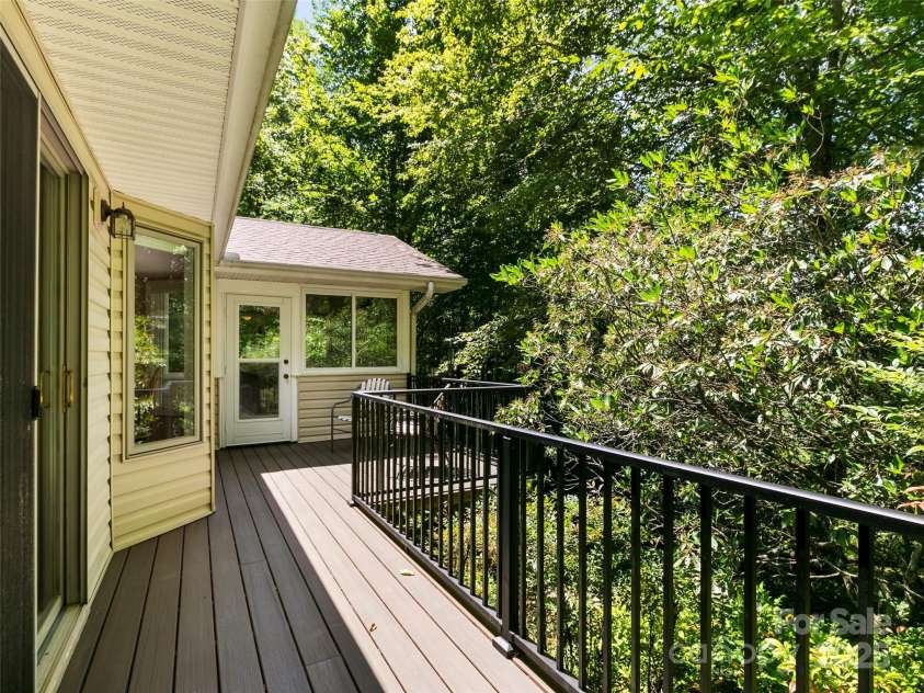 1820 Riverview Court, Hendersonville, NC 28739.  MLS# CAR4283743, YatesRealty ID 27222. 