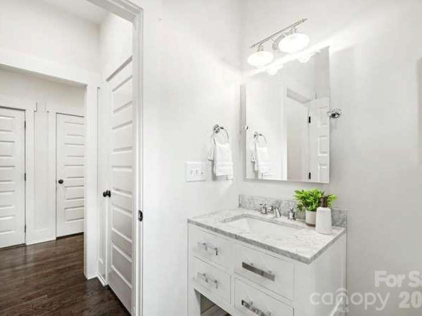 824 16th Street, Charlotte, NC 28205.  MLS# CAR4374730, YatesRealty ID 27222. 