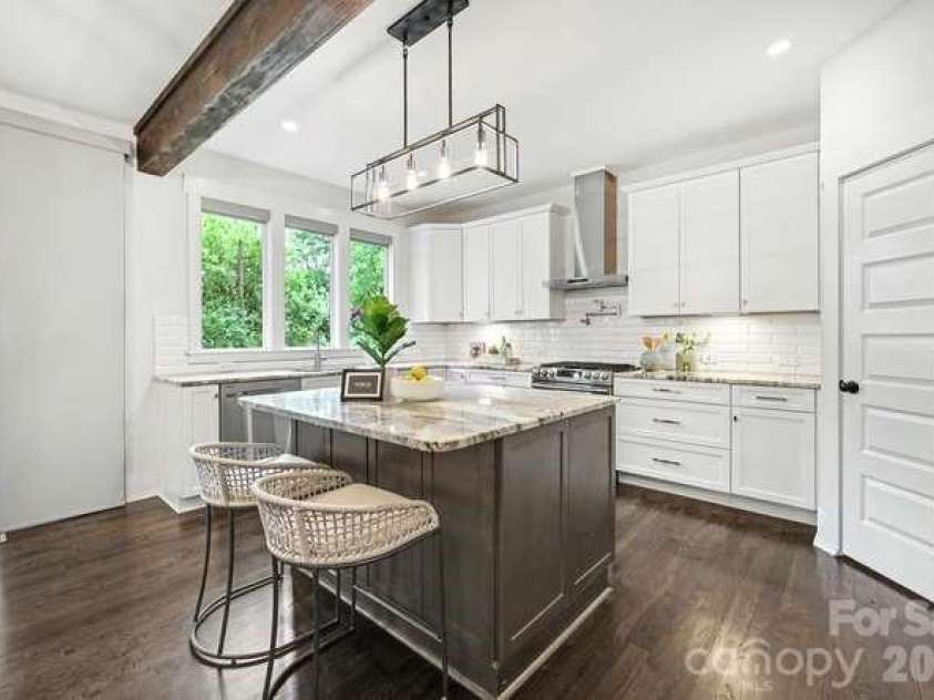 824 16th Street, Charlotte, NC 28205.  MLS# CAR4374730, YatesRealty ID 27222. 