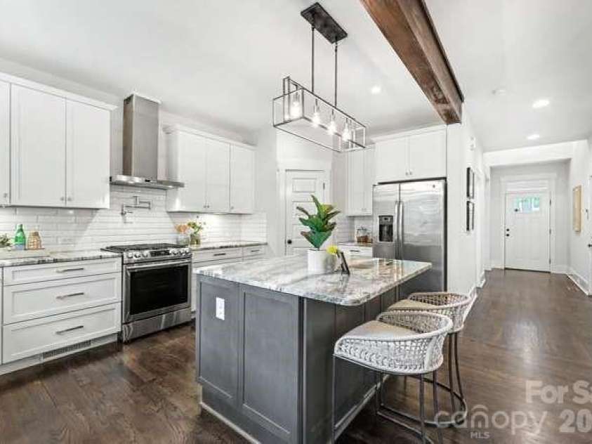 824 16th Street, Charlotte, NC 28205.  MLS# CAR4374730, YatesRealty ID 27222. 