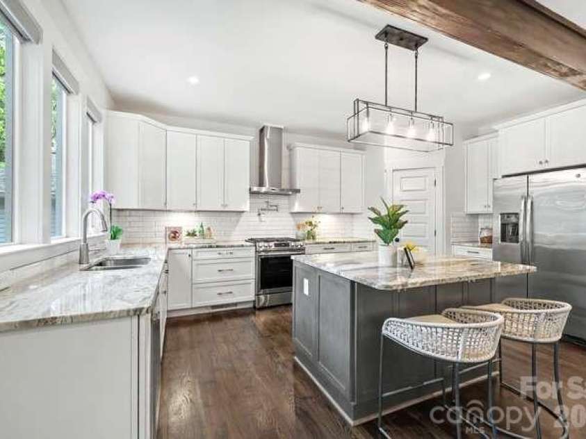 824 16th Street, Charlotte, NC 28205.  MLS# CAR4374730, YatesRealty ID 27222. 