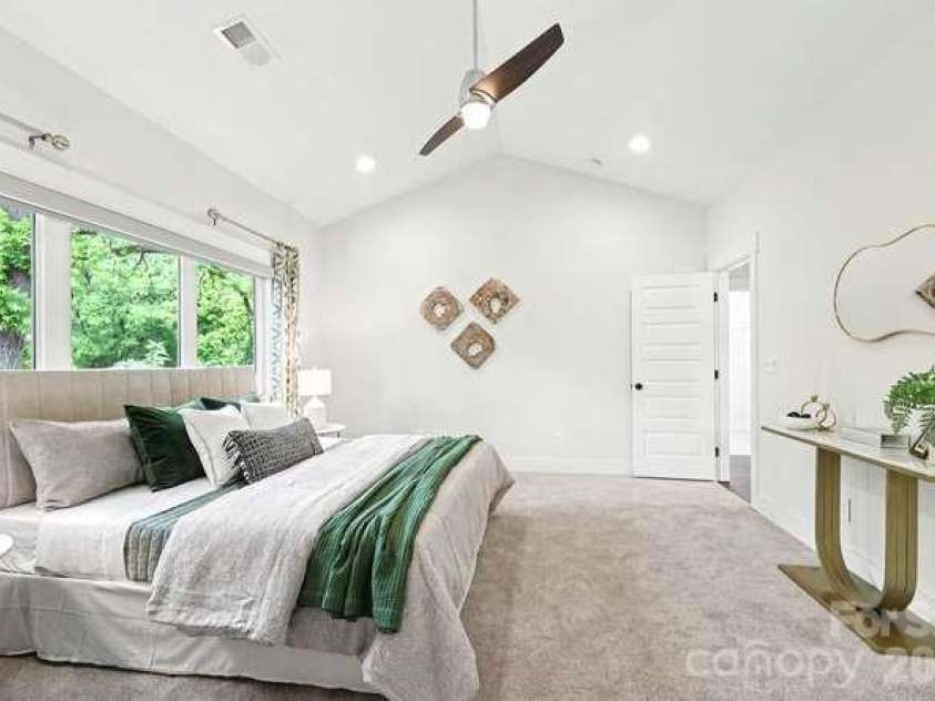 824 16th Street, Charlotte, NC 28205.  MLS# CAR4374730, YatesRealty ID 27222. 