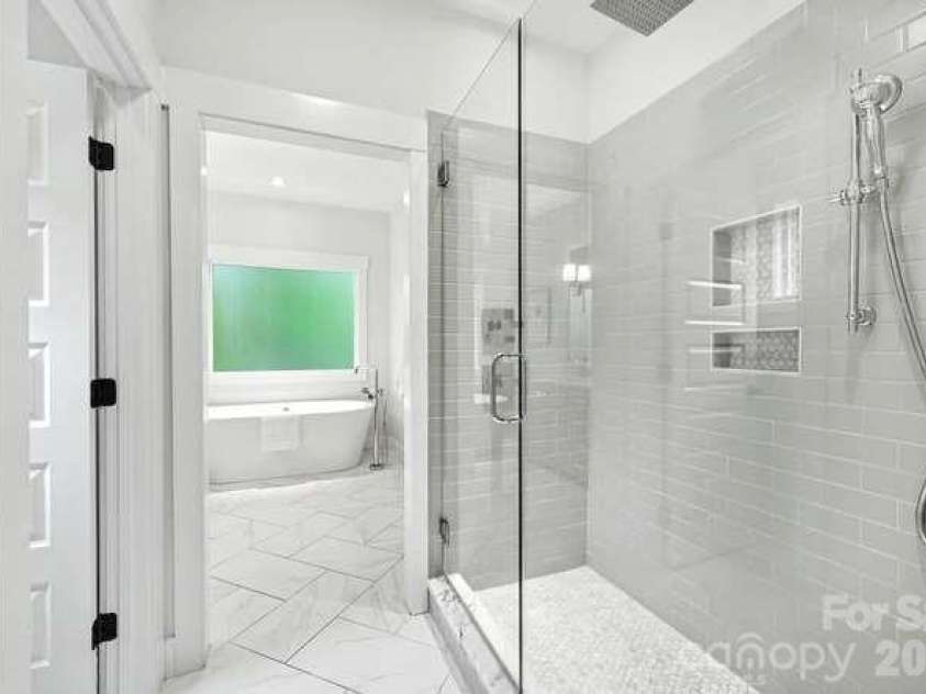 824 16th Street, Charlotte, NC 28205.  MLS# CAR4374730, YatesRealty ID 27222. 