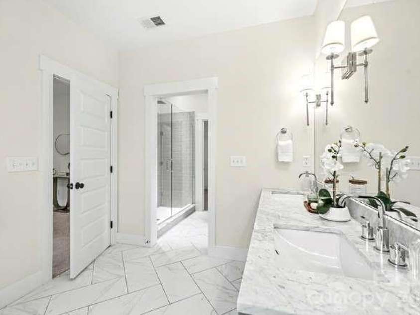824 16th Street, Charlotte, NC 28205.  MLS# CAR4374730, YatesRealty ID 27222. 