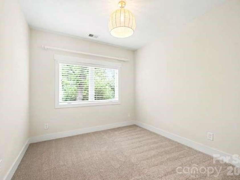 824 16th Street, Charlotte, NC 28205.  MLS# CAR4374730, YatesRealty ID 27222. 