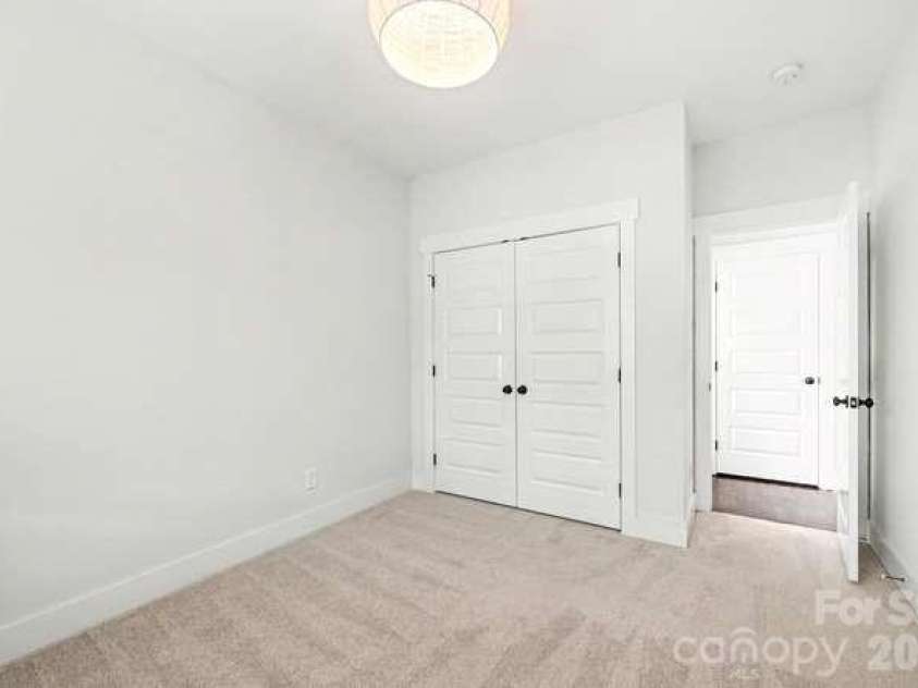 824 16th Street, Charlotte, NC 28205.  MLS# CAR4374730, YatesRealty ID 27222. 
