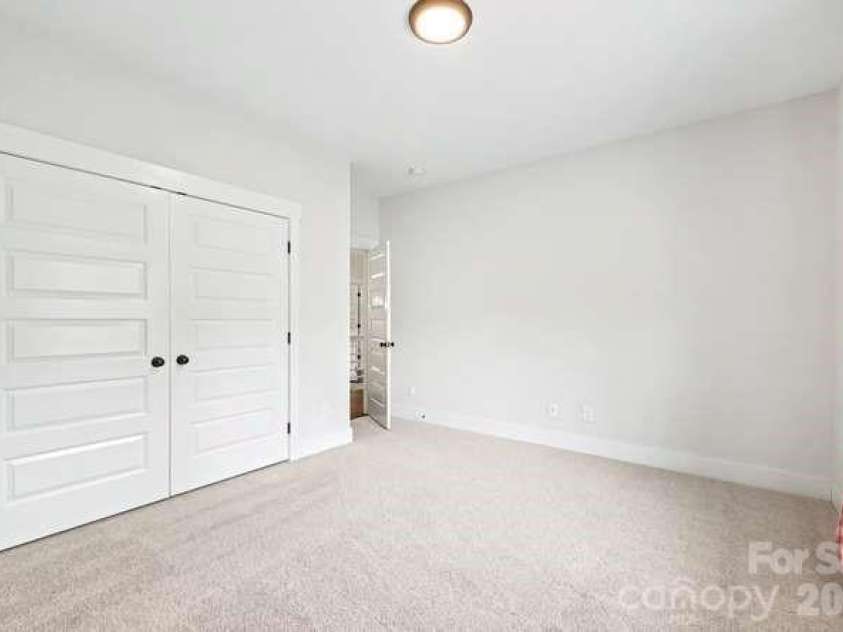 824 16th Street, Charlotte, NC 28205.  MLS# CAR4374730, YatesRealty ID 27222. 