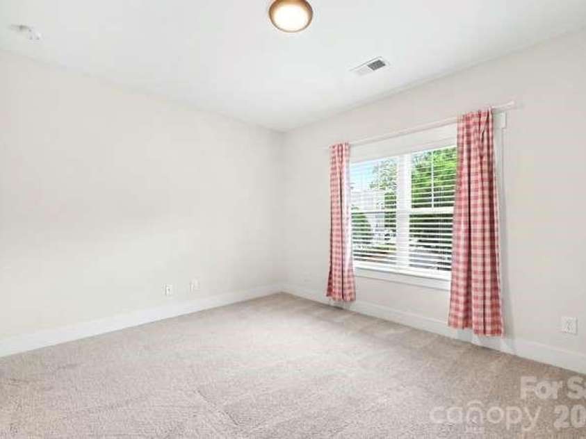 824 16th Street, Charlotte, NC 28205.  MLS# CAR4374730, YatesRealty ID 27222. 
