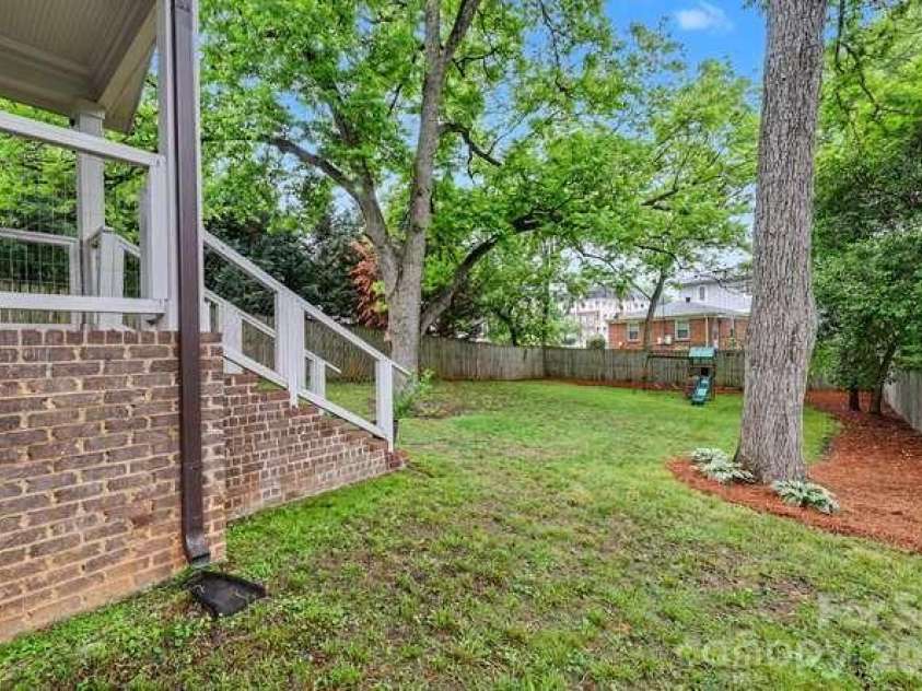 824 16th Street, Charlotte, NC 28205.  MLS# CAR4374730, YatesRealty ID 27222. 