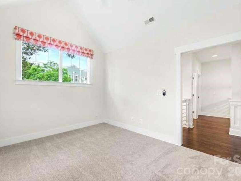 824 16th Street, Charlotte, NC 28205.  MLS# CAR4374730, YatesRealty ID 27222. Office/Flex