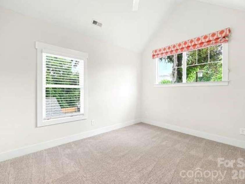 824 16th Street, Charlotte, NC 28205.  MLS# CAR4374730, YatesRealty ID 27222. Office/Flex