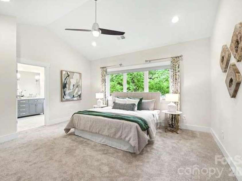 824 16th Street, Charlotte, NC 28205.  MLS# CAR4374730, YatesRealty ID 27222. Primary Bedroom