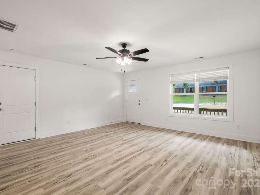 1110 Hardin Drive, Shelby, NC 28150.  MLS# CAR4283773, YatesRealty ID 27223. 