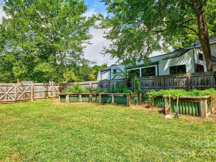 293 Mellon Road, Belmont, NC 28012.  MLS# CAR4283807, YatesRealty ID 27225. 