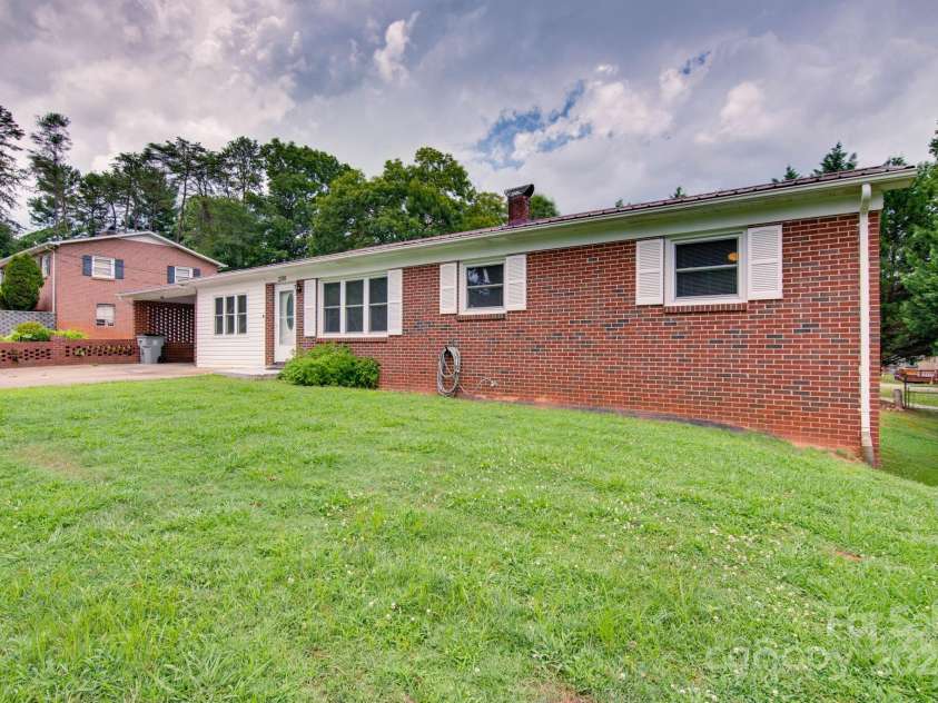 2310 Honeysuckle Place, Lenoir, NC 28645.  MLS# CAR4276060, YatesRealty ID 27227. 