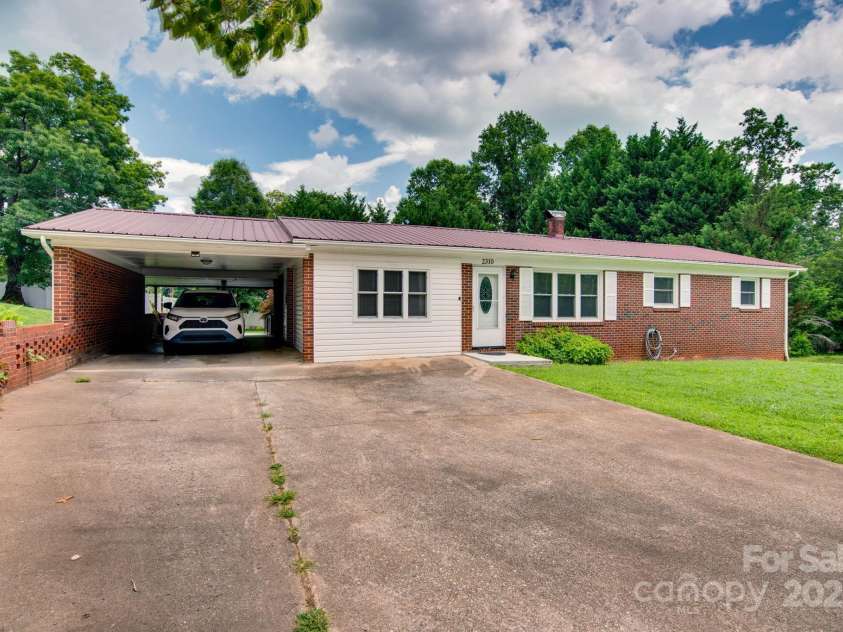 2310 Honeysuckle Place, Lenoir, NC 28645.  MLS# CAR4276060, YatesRealty ID 27227. 