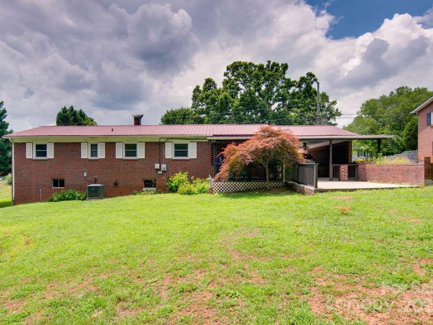 2310 Honeysuckle Place, Lenoir, NC 28645.  MLS# CAR4276060, YatesRealty ID 27227. 