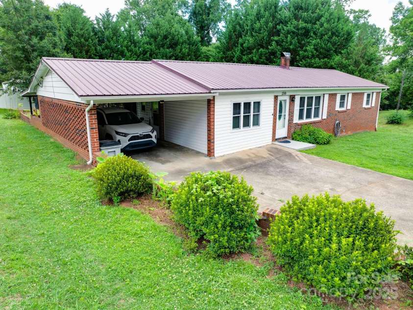 2310 Honeysuckle Place, Lenoir, NC 28645.  MLS# CAR4276060, YatesRealty ID 27227. 