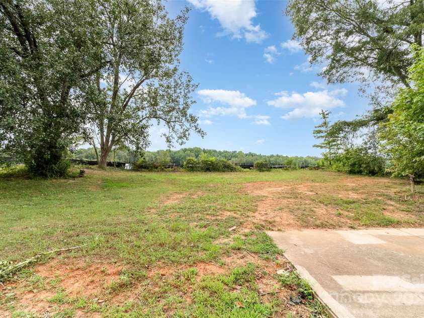 2635 Providence Drive, Gastonia, NC 28052.  MLS# CAR4280994, YatesRealty ID 27228. 