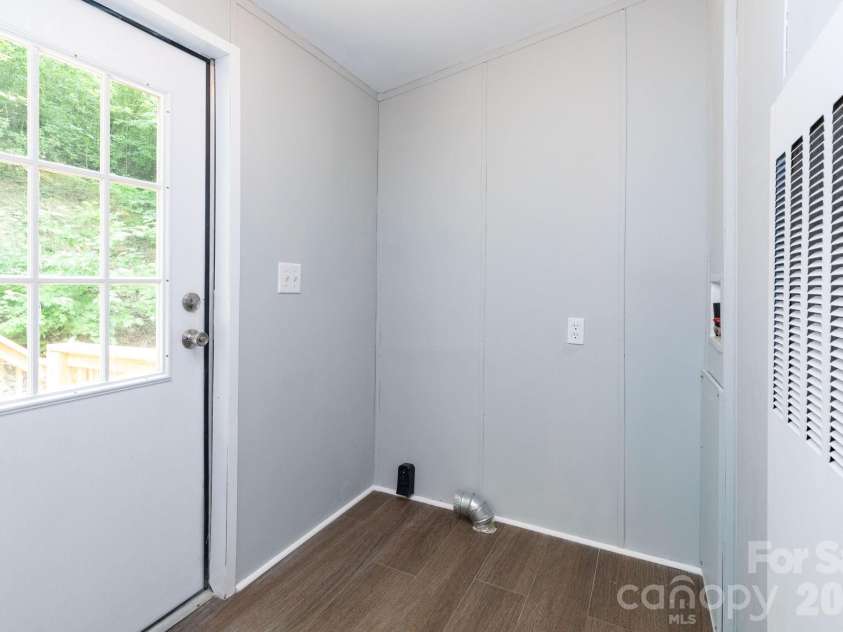 61 Blue Mountain Road, Fairview, NC 28730.  MLS# CAR4381862, YatesRealty ID 27229. Laundry/Mudroom Area – Convenient utility space with exterior access, ideal for laundry, storage, or creating a functional mudroom entry.