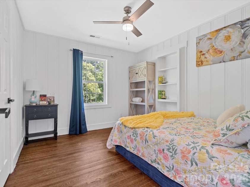 2633 Old North Sharon Amity Road, Charlotte, NC 28205.  MLS# CAR4334808, YatesRealty ID 2723. 