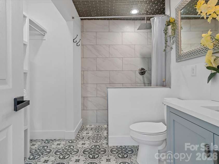 2633 Old North Sharon Amity Road, Charlotte, NC 28205.  MLS# CAR4334808, YatesRealty ID 2723. 