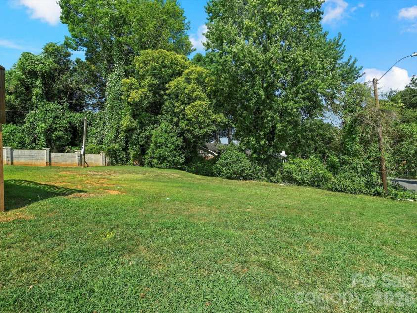 2633 Old North Sharon Amity Road, Charlotte, NC 28205.  MLS# CAR4334808, YatesRealty ID 2723. 