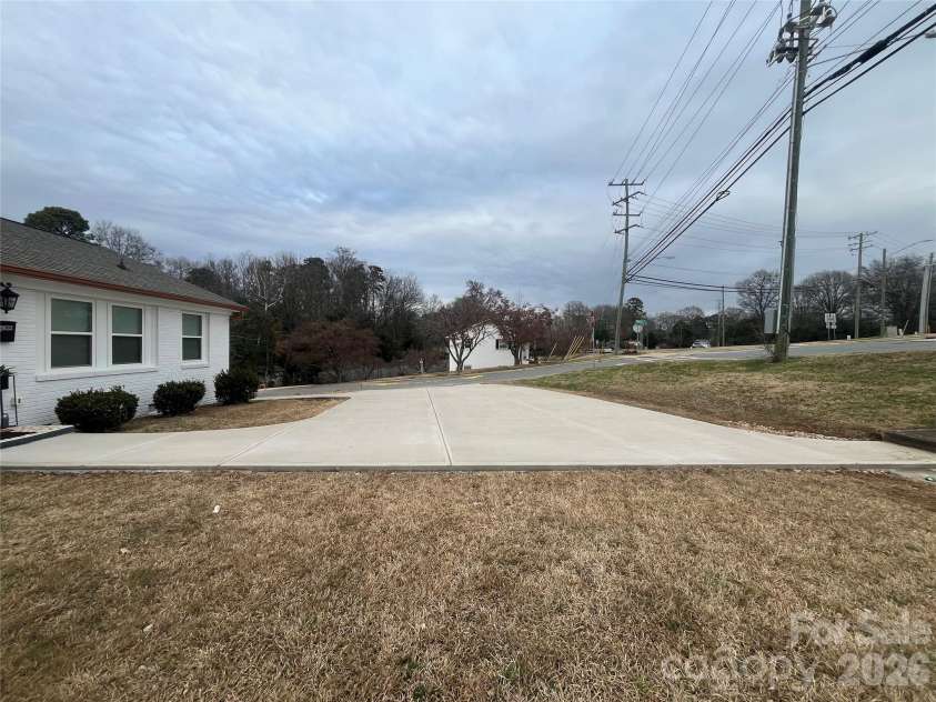 2633 Old North Sharon Amity Road, Charlotte, NC 28205.  MLS# CAR4334808, YatesRealty ID 2723. BRAND NEW OVERSIZE CONCRETE DRIVEWAY