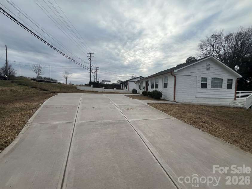 2633 Old North Sharon Amity Road, Charlotte, NC 28205.  MLS# CAR4334808, YatesRealty ID 2723.  OVERSIZE CONCRETE DRIVEWAY