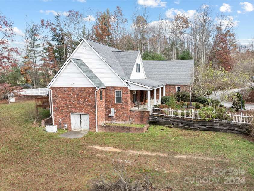 38 Southern Visions Drive, Hendersonville, NC 28792.  MLS# CAR4183487, YatesRealty ID 2723. 