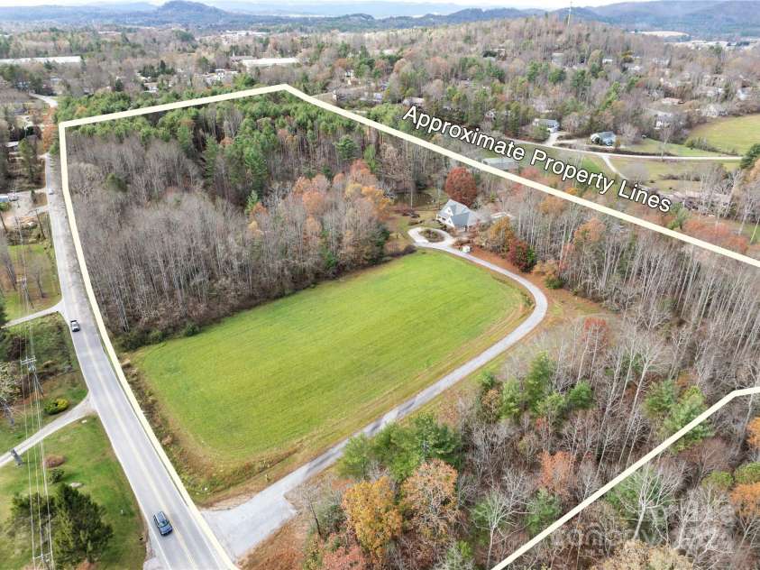 38 Southern Visions Drive, Hendersonville, NC 28792.  MLS# CAR4183487, YatesRealty ID 2723. 