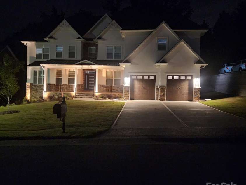 15818 Sparrowridge Court, Charlotte, NC 28278.  MLS# CAR4273574, YatesRealty ID 27230. 