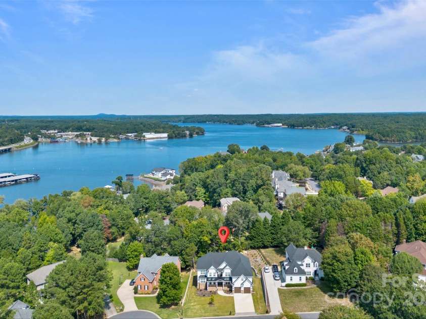 15818 Sparrowridge Court, Charlotte, NC 28278.  MLS# CAR4273574, YatesRealty ID 27230. 