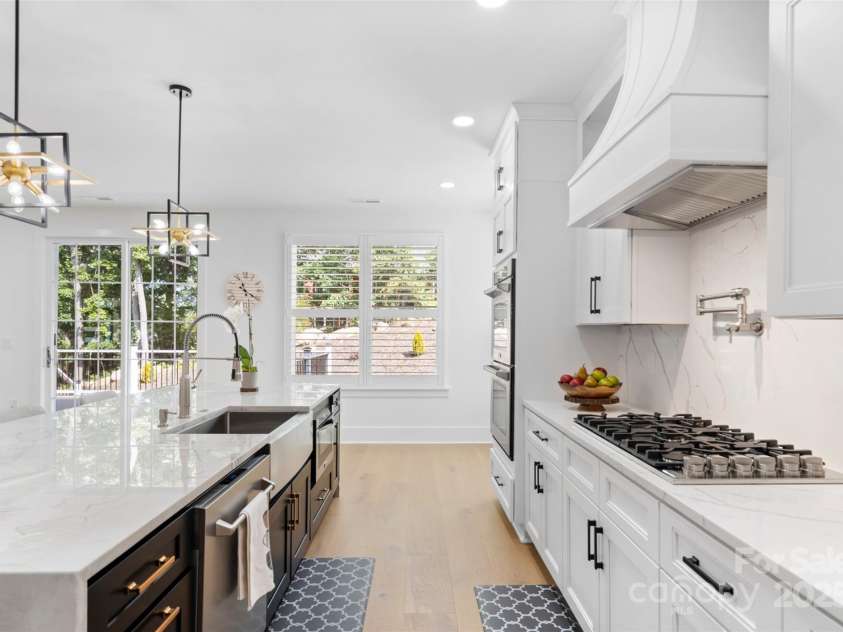 15818 Sparrowridge Court, Charlotte, NC 28278.  MLS# CAR4273574, YatesRealty ID 27230. 