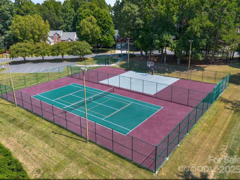 15818 Sparrowridge Court, Charlotte, NC 28278.  MLS# CAR4273574, YatesRealty ID 27230. 