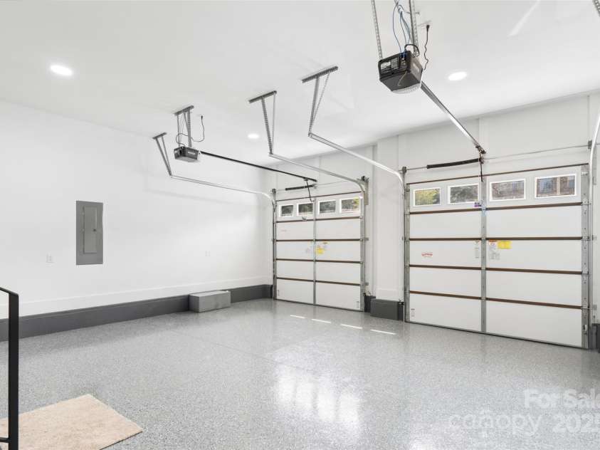 15818 Sparrowridge Court, Charlotte, NC 28278.  MLS# CAR4273574, YatesRealty ID 27230. 