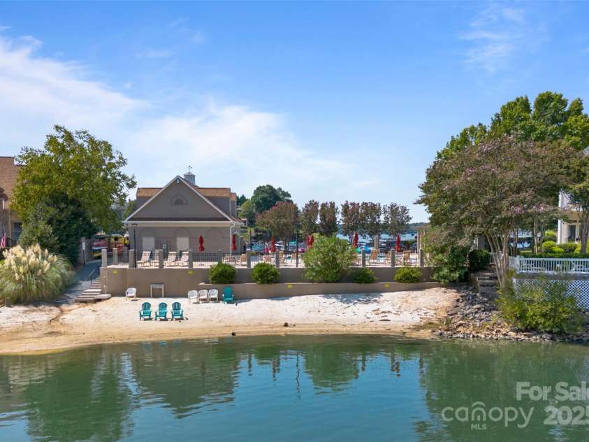 15818 Sparrowridge Court, Charlotte, NC 28278.  MLS# CAR4273574, YatesRealty ID 27230. 