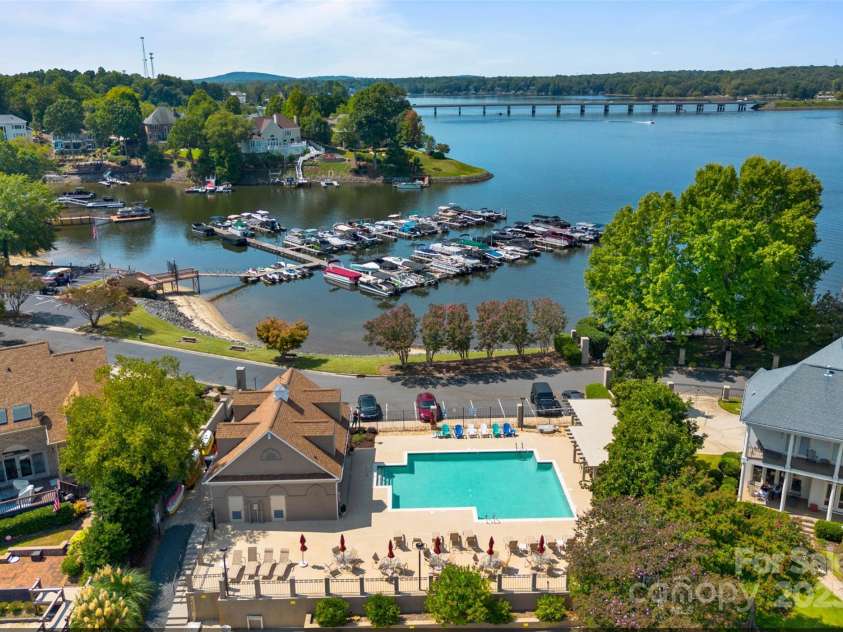 15818 Sparrowridge Court, Charlotte, NC 28278.  MLS# CAR4273574, YatesRealty ID 27230. 