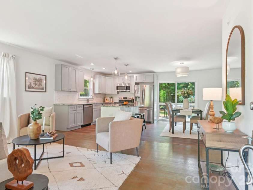 3000 Dunlavin Way, Charlotte, NC 28205.  MLS# CAR4341490, YatesRealty ID 27232. 