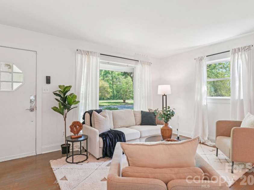 3000 Dunlavin Way, Charlotte, NC 28205.  MLS# CAR4341490, YatesRealty ID 27232. 