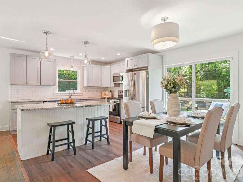 3000 Dunlavin Way, Charlotte, NC 28205.  MLS# CAR4341490, YatesRealty ID 27232. 